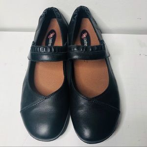 EUC Aetrex Taos Mary Jane Leather flats shoes 41/10-10.5